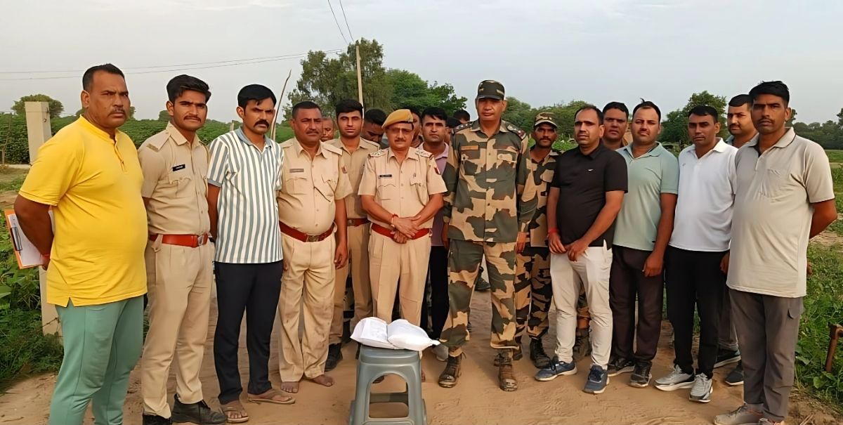 BSF, KHAJUWALA Police, BSF SEIZED HEROIN WORTH CRORES, HEROIN FROM INDIA PAKISTAN BORDER, भारत पाक सीमा पर हेरोइन जब्त, SMUGGLING AT INDO PAK BORDER, BSF SEIZED HEROIN WORTH CRORES FROM INDIA PAKISTAN BORDER AREA OF BIKANER, Khajuwala Bikaner,