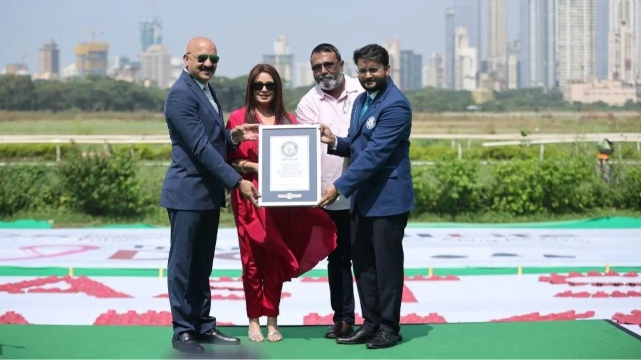 SBI Life, Thanks-A-Dot, ब्रेस्ट कैंसर अवेयरनेस, Hug of Life, Guinness World Record, Mahima Chaudhry, महिला स्वास्थ्य, कैंसर जागरूकता