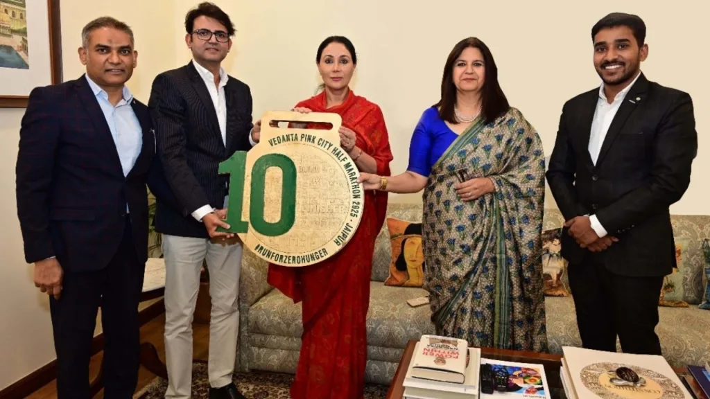 वेदांता पिंक सिटी हाफ मैराथन: उपमुख्यमंत्री दिया कुमारी ने टी-शर्ट और मेडल का किया अनावरण 3 1280 720 8