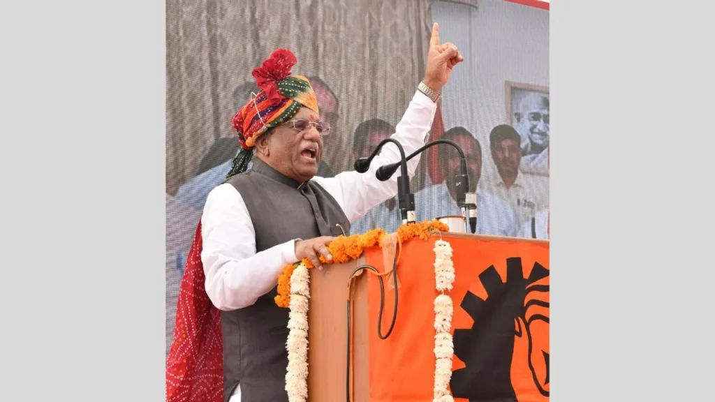 राज्यपाल बागडे बोले-संगठन स्वहित के साथ समाज और राष्ट्रहित को भी प्राथमिकता दें, अधिकारों के साथ कर्तव्य निभाना जरूरी 1 Copy of Copy of 1280720 5